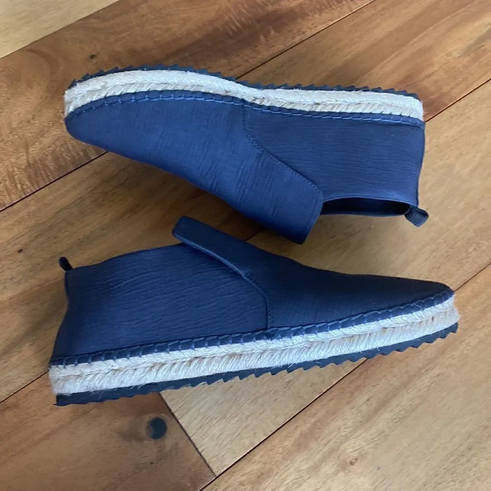 NWOT James Perse “Palma” slip on